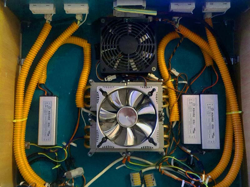 Элементы освещения снаружи гроубокса Оборудование снаружи бокса, драйверы и радиаторы для диодов